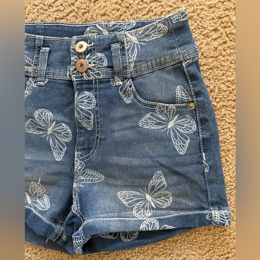**SOLD**No Boundaries Blue Jean Shorts with Butterfly Print - Picture 4 of 6